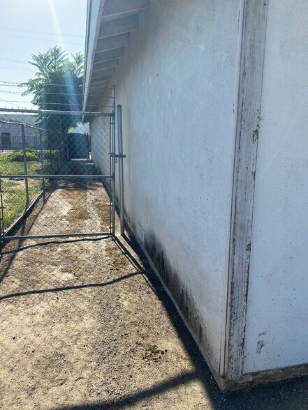 More Photos Of 506 Eye St, Bakersfield Warehouse For Sale