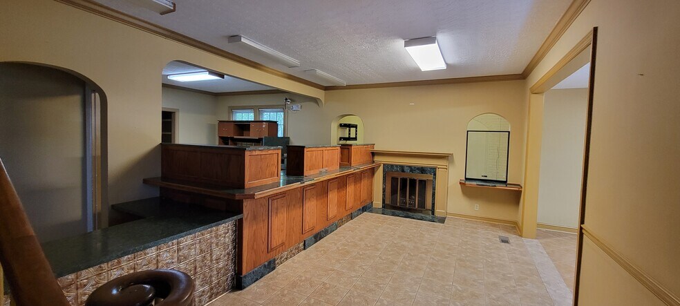 More Photos Of 2416 Memorial Blvd, Springfield Storefront Retail Office For Sale