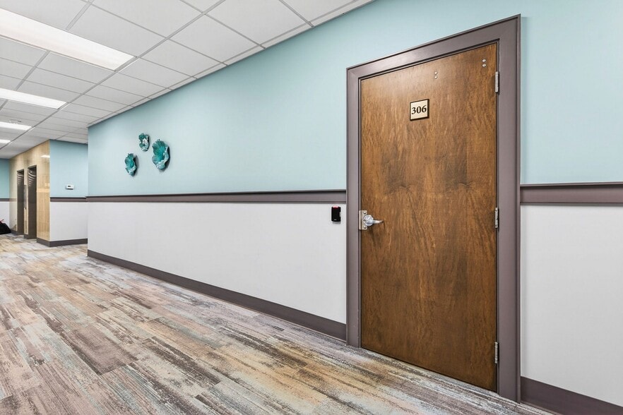 More Photos Of 930 S Harbor City Blvd SW, Melbourne Office For Sale