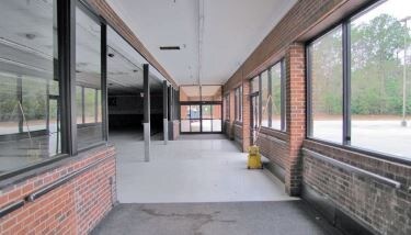 More Photos Of 502 Ashburn Rd, Sylvester General Retail For Lease