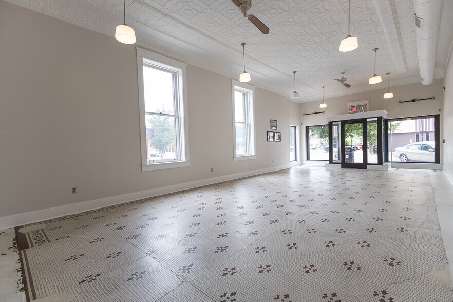 More Photos Of 301-303 W Reed St, Moberly Office For Lease