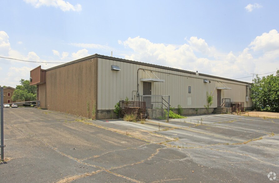 More Photos Of 605 Towne Oaks Dr, Waco Freestanding For Lease