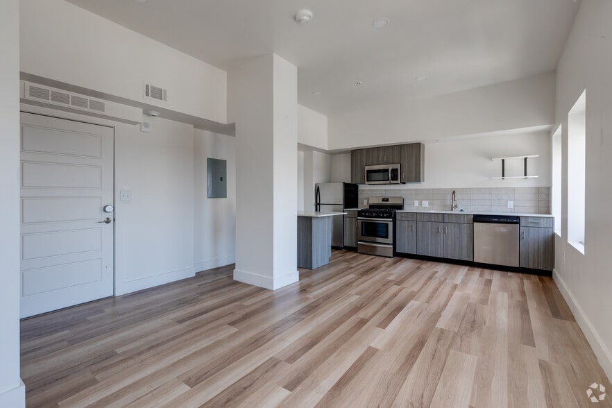 More Photos Of 403 S Cheyenne Ave, Tulsa Apartments For Lease