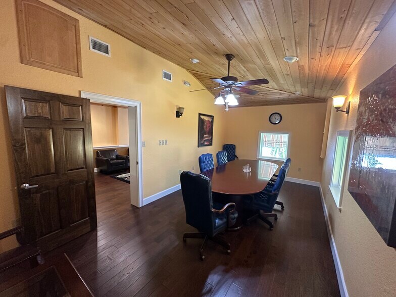 More Photos Of 3333 49th St N, Saint Petersburg Office For Sale