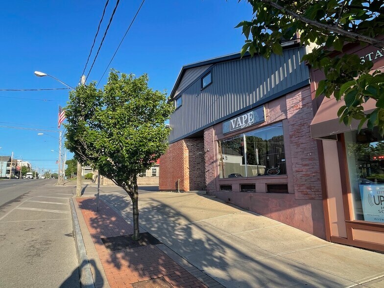 More Photos Of 47 W Bridge St, Oswego Storefront Retail Residential For Sale