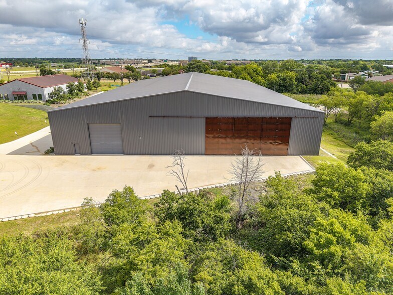More Photos Of 1771 Robinson Road, Grand Prairie Warehouse For Sale