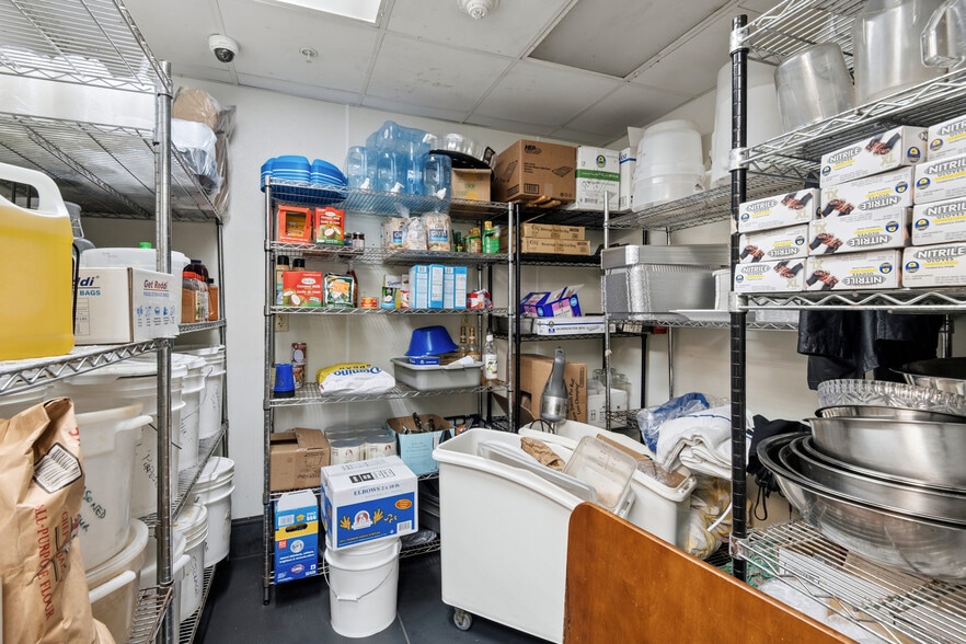 More Photos Of 8227-8229 Oak St, New Orleans Restaurant For Sale