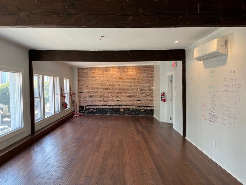 More Photos Of 1645 N La Brea Ave, Los Angeles Storefront Retail Office For Lease