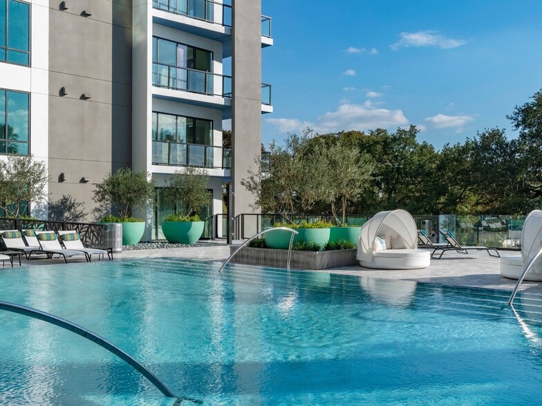 More Photos Of 295 NE Ivanhoe Blvd, Orlando Apartments For Lease