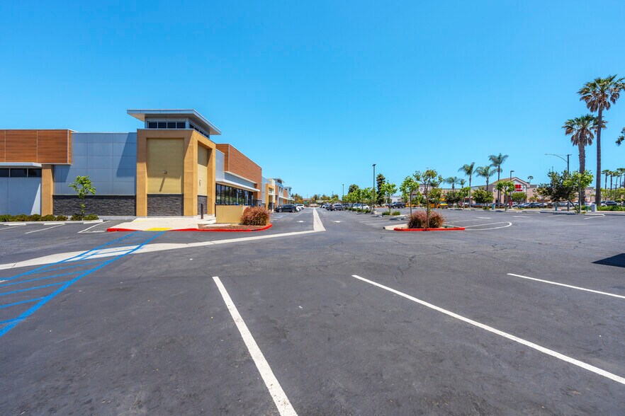 More Photos Of 4570-4580 Atlantic Ave, Long Beach Unknown For Lease