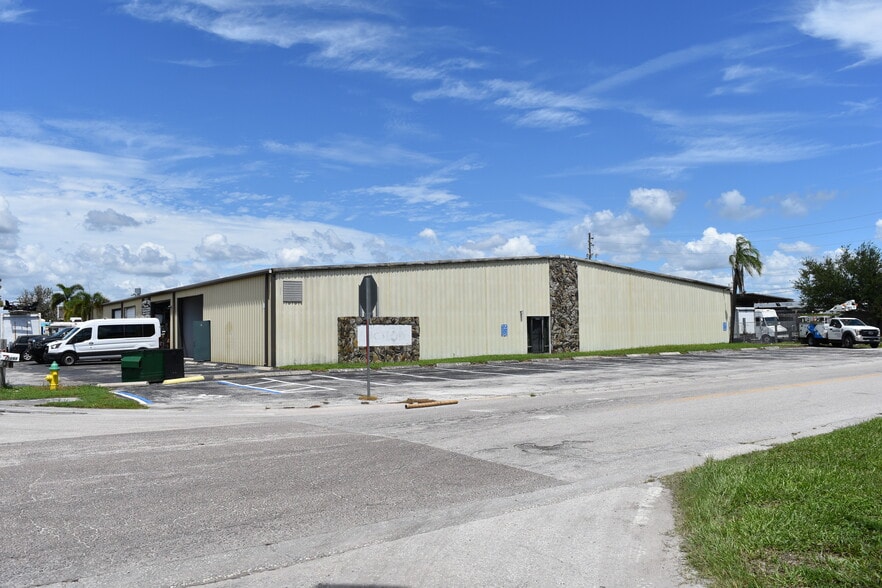 More Photos Of 12295 Automobile Blvd, Clearwater Warehouse For Lease