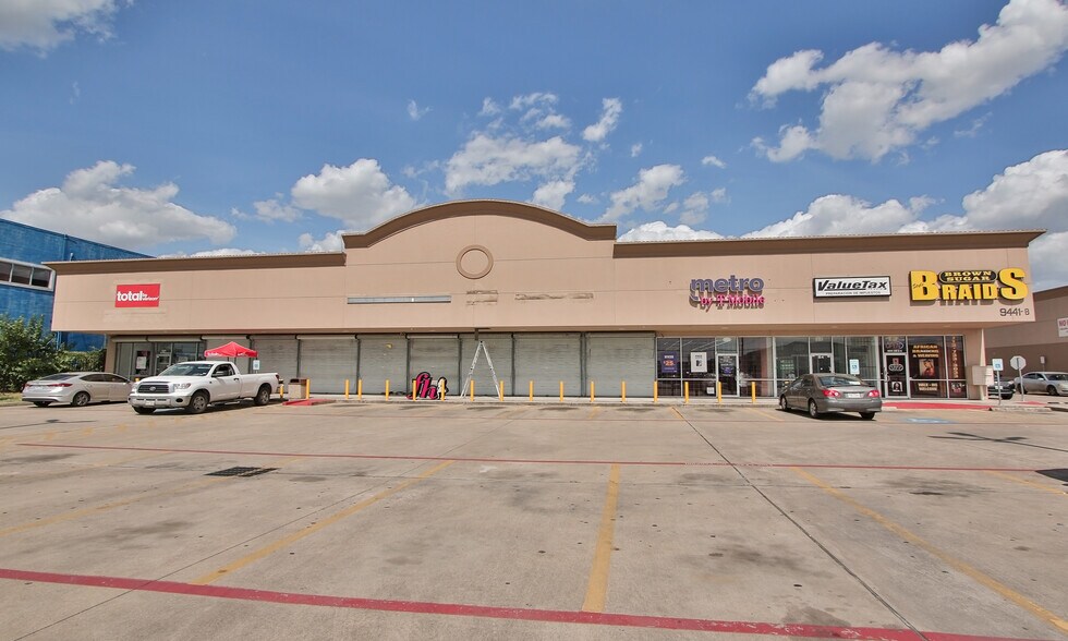 More Photos Of 9441 Cullen Blvd, Houston Unknown For Lease