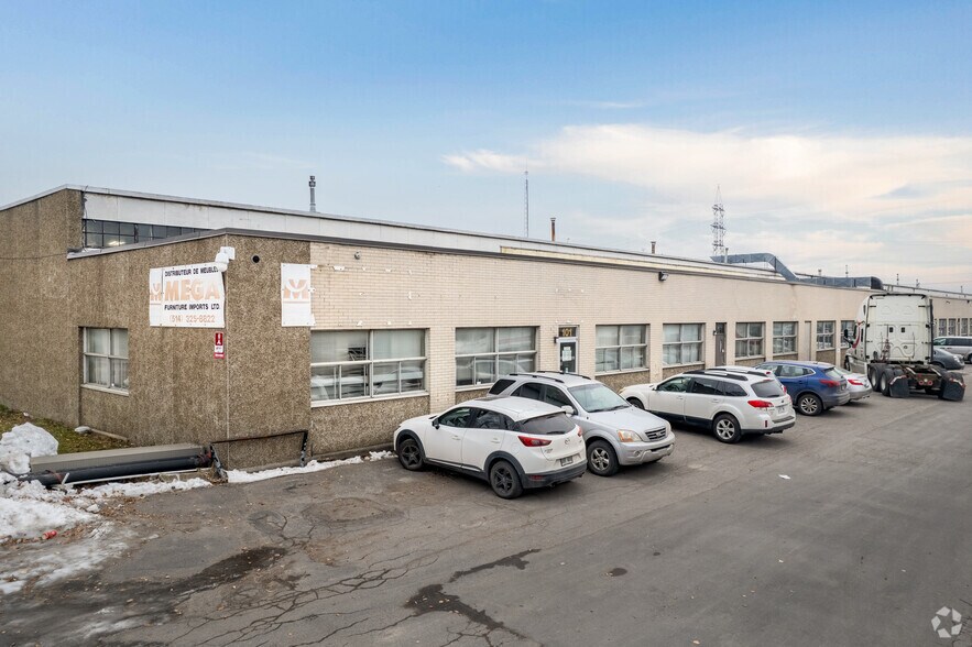 More Photos Of 5675 Boul des Grandes-Prairies, Montréal Warehouse For Lease