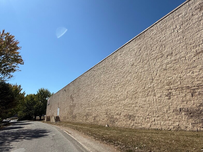 More Photos Of 4495-4499 Mall Dr, Steubenville Freestanding For Lease