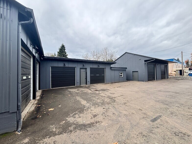 More Photos Of 446 McClaine St, Silverton Warehouse For Lease