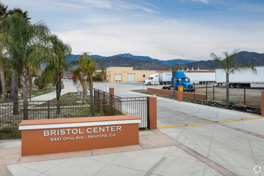 More Photos Of 9441-9477 N Opal Ave, Mentone Distribution For Lease