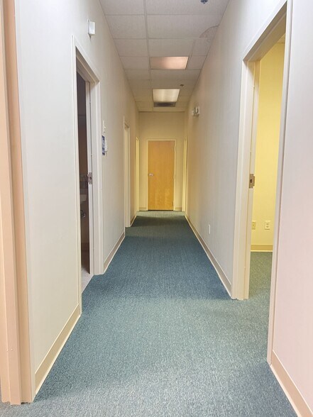 More Photos Of 1006-1008 Main St, Branford Storefront Retail Office For Lease