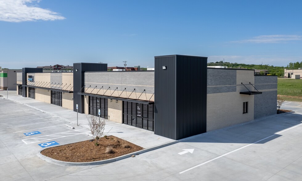 More Photos Of 12190 S Waco Ave, Glenpool General Retail For Lease