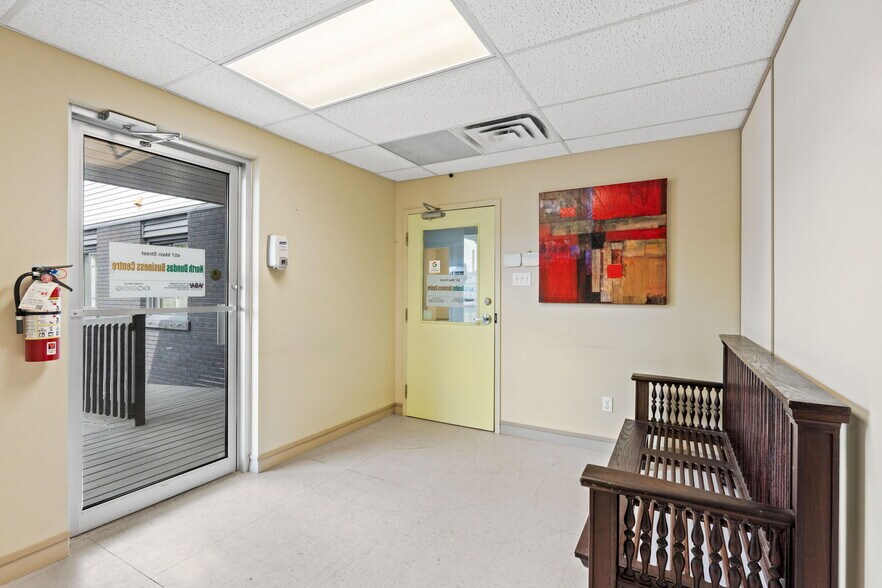 More Photos Of 457 Main St E, Winchester Medical For Sale