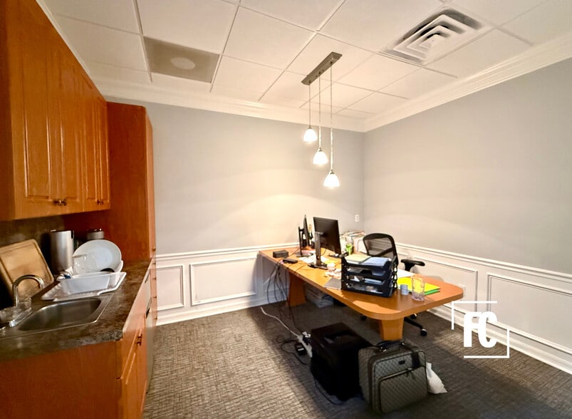 More Photos Of 609-673 SE Central Pky, Stuart Office For Sale