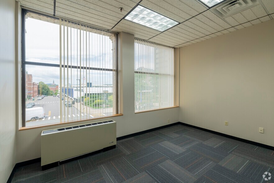 More Photos Of 977-1001 Elm St, Manchester Office For Lease
