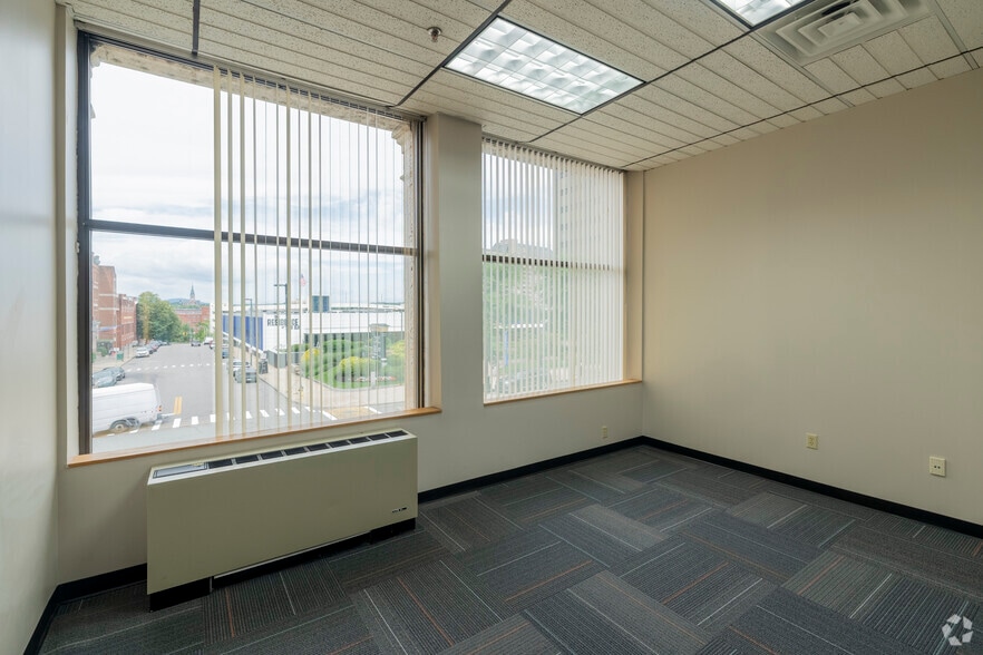 More Photos Of 977-1001 Elm St, Manchester Office For Lease