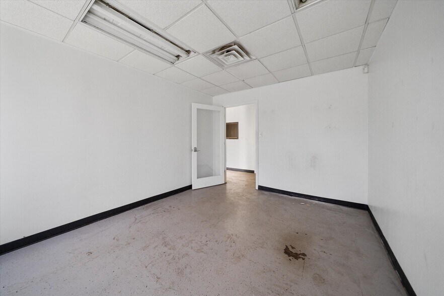 More Photos Of 16811 Stephens, Eastpointe Industrial For Sale