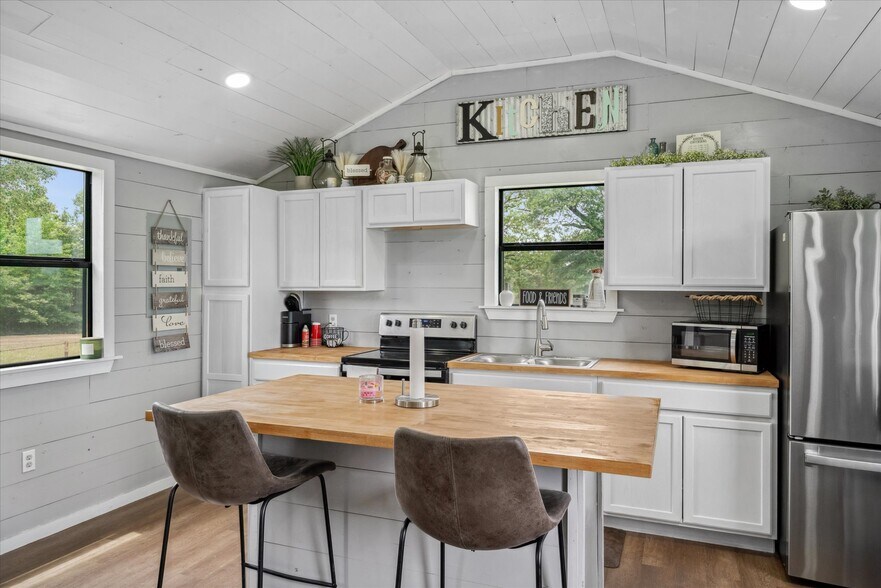 More Photos Of 1972 FM 857, Grand Saline Trailer Camper Park For Sale