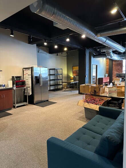 More Photos Of 407 Broad St, Chattanooga General Retail For Lease