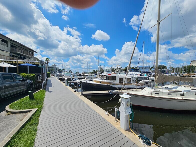 More Photos Of 2210 S Front St, Melbourne Office For Lease