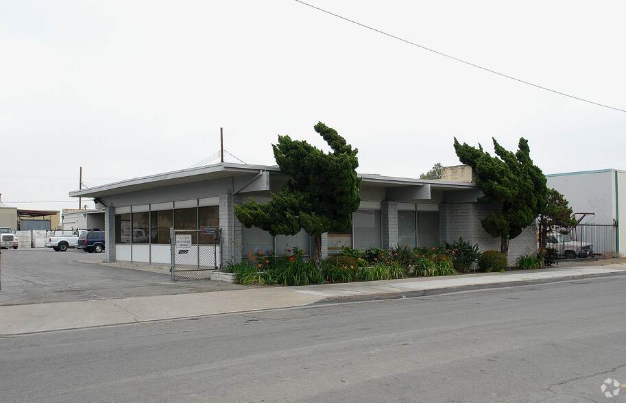 Primary Photo Of 1822 S Lewis St, Anaheim Contractor Storage Yard For Sale