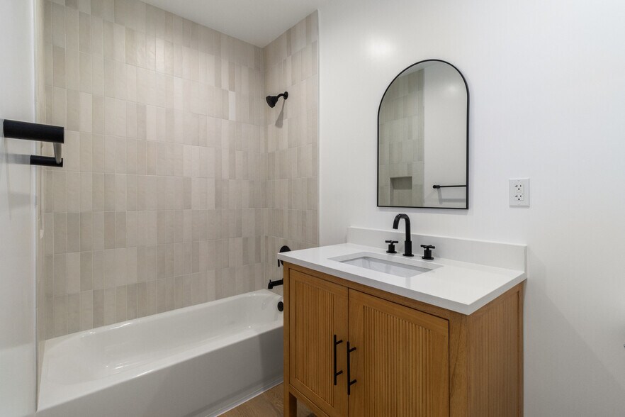 More Photos Of 1827 E 4th St, Long Beach Apartments For Sale