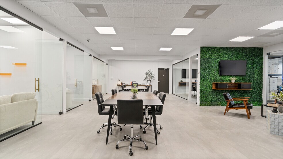 More Photos Of 1510 E Colonial Dr, Orlando Office For Lease