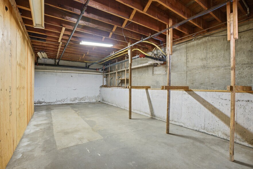 More Photos Of 200 N State St, Concord Flex For Lease
