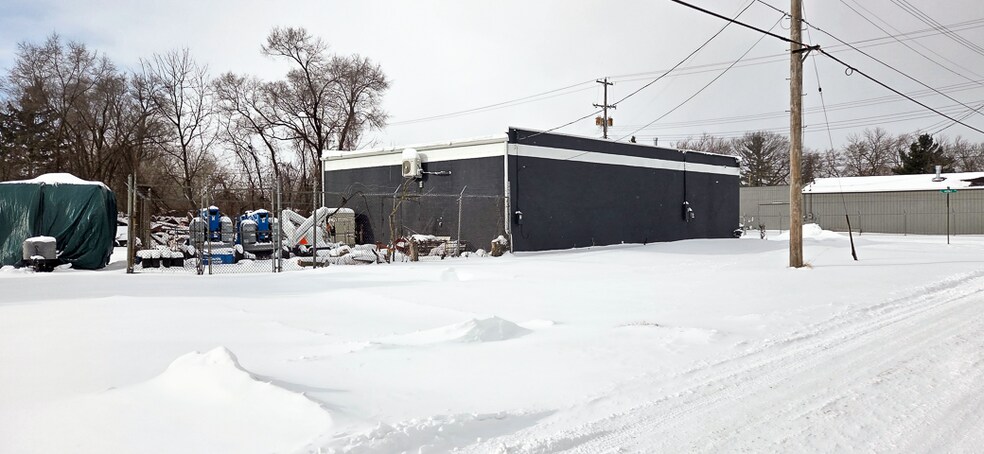 More Photos Of 816 E Howe Ave, Lansing Warehouse For Sale