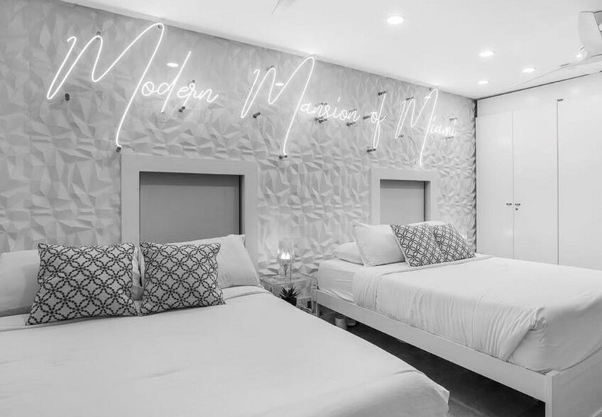 More Photos Of 124 11th St, Miami Beach Hotel For Sale