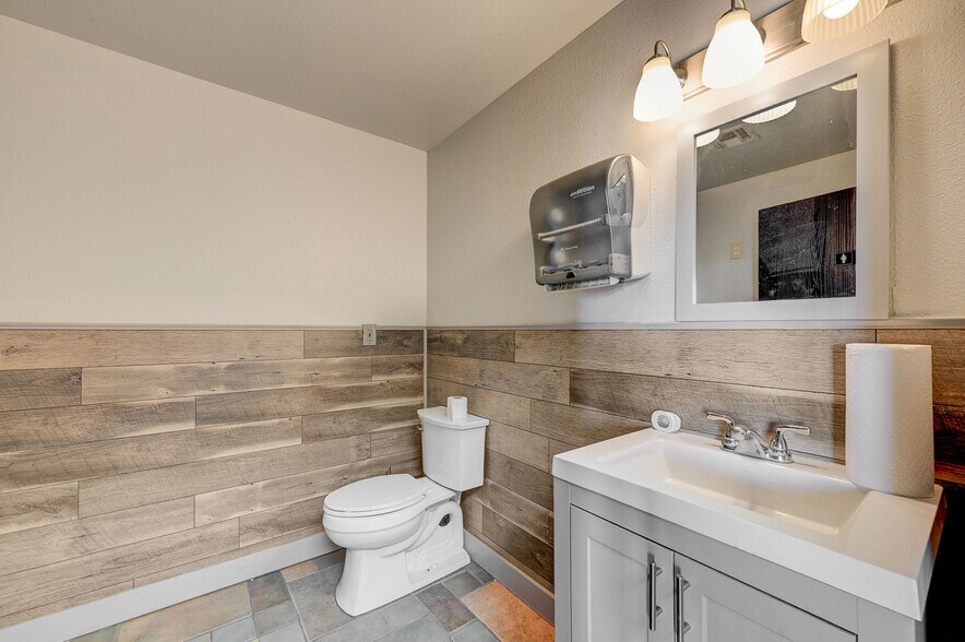 More Photos Of 2951 Westwood Dr, Las Vegas Distribution For Lease