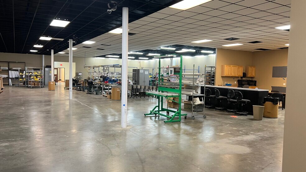 More Photos Of 2390 W Main St, Greenfield Showroom For Lease