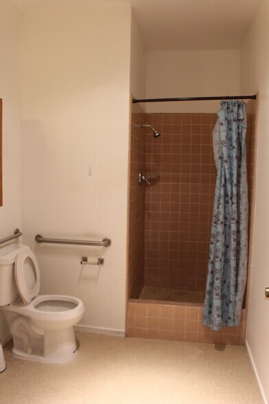 More Photos Of 125 Post St, Santa Cruz Light Distribution For Lease