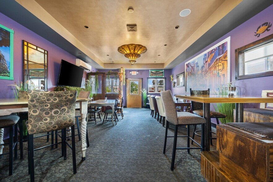 More Photos Of , Gaylord Unknown For Sale