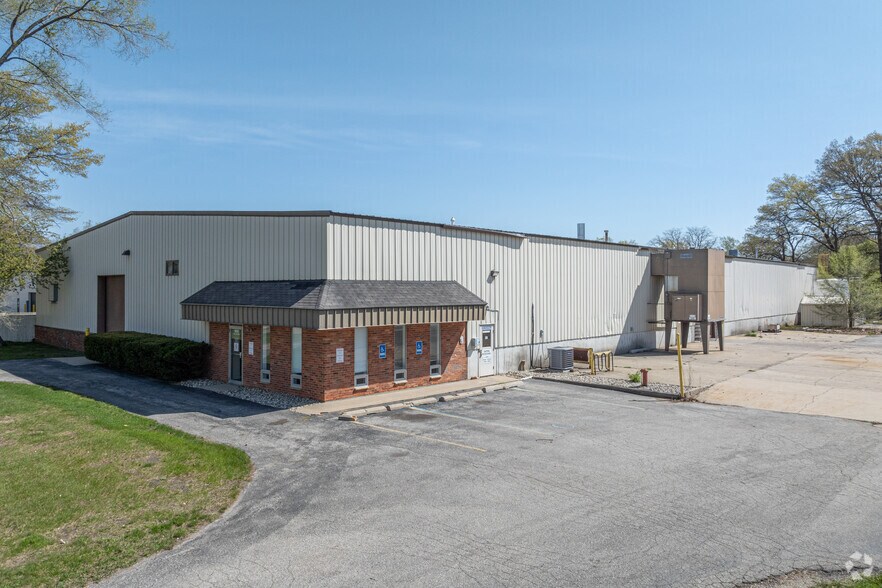 More Photos Of 1985 E Laketon Ave, Muskegon Manufacturing For Lease