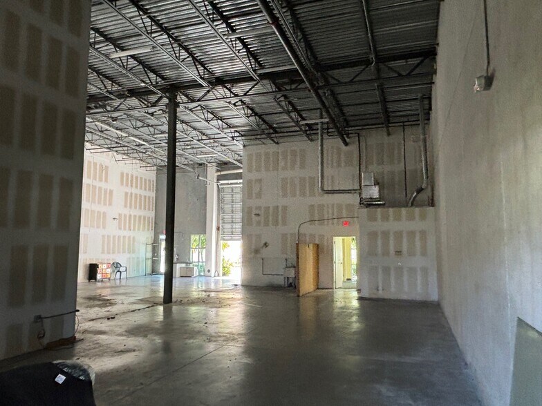 More Photos Of 10376 W State Road 84, Davie Warehouse For Lease