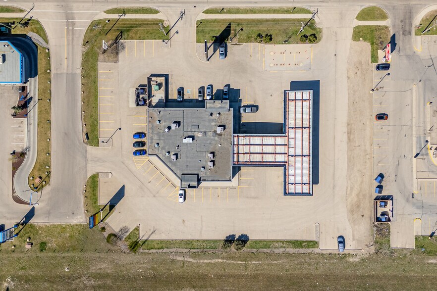 More Photos Of 135 Leva Ave, Red Deer County Restaurant For Sale