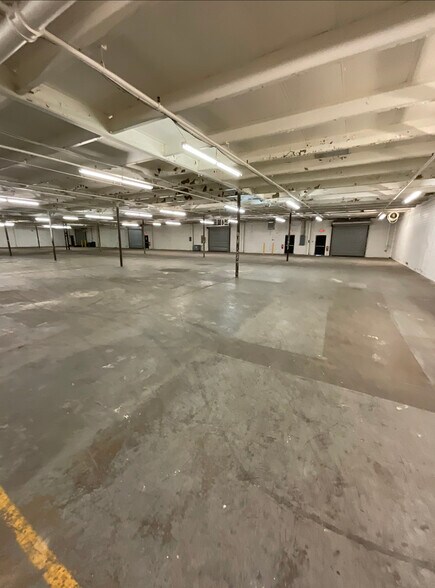 More Photos Of 100 Central Ave, Farmingdale Manufacturing For Lease