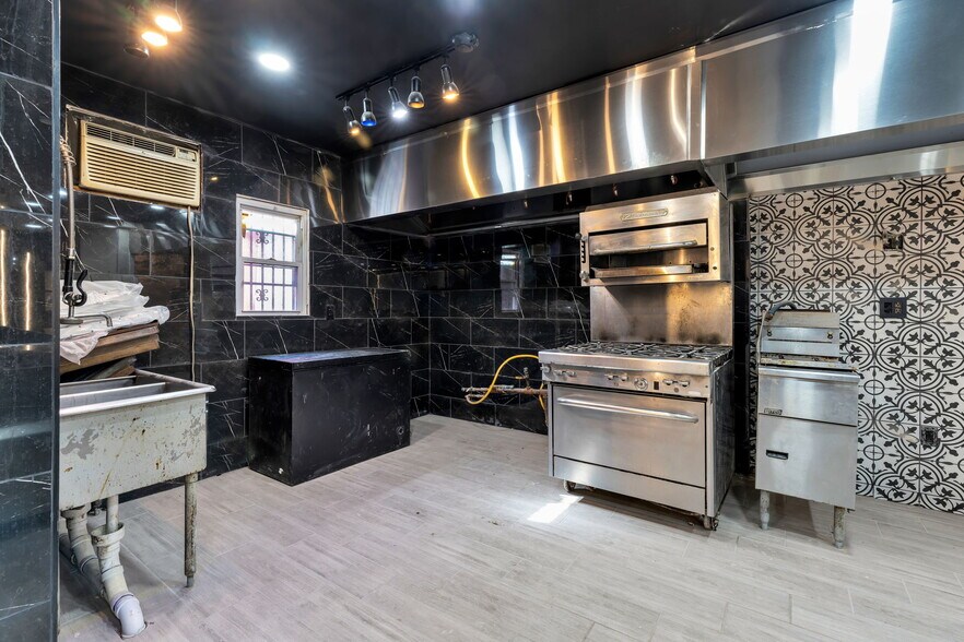 More Photos Of 166 Getty Ave, Paterson Restaurant For Lease