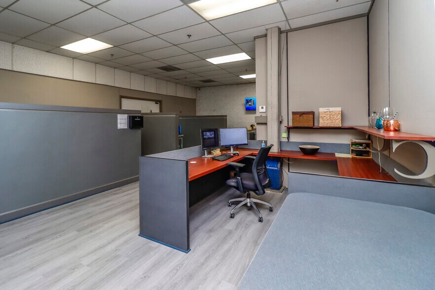 More Photos Of 827 Douglas Ave, Portsmouth Warehouse For Lease