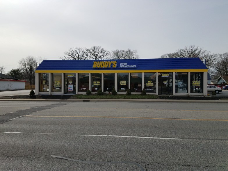 More Photos Of 704-708 N Gilbert St, Danville Storefront For Lease