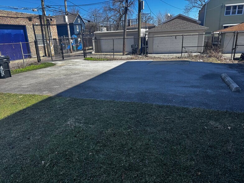 More Photos Of 3525 S Hermitage Ave, Chicago Religious Facility For Sale
