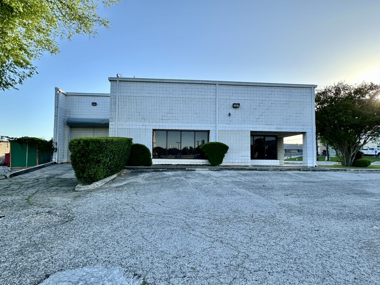 Primary Photo Of 9914-9918 McCullough Ave, San Antonio Light Distribution For Lease