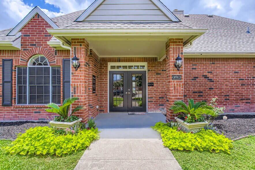 More Photos Of 12380 Wood Bayou Dr, Houston Apartments For Sale